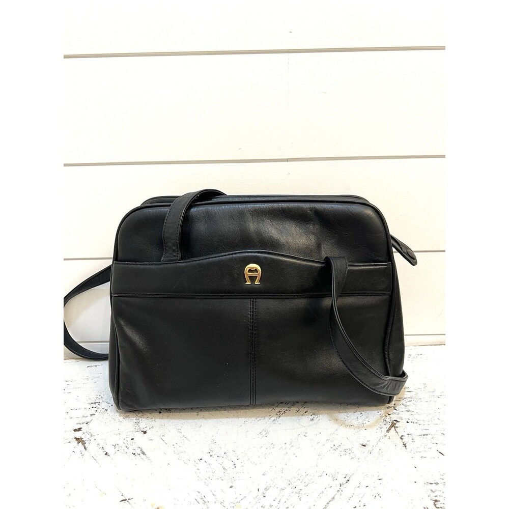 Etienne Aigner Vintage medium size Black Leather Shoulder Bag Crossbody